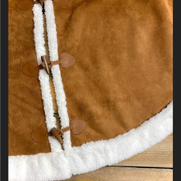 NWT Handmade Tan and white Sherpa Rustic Christmas tree skirt - Picture 1 of 4